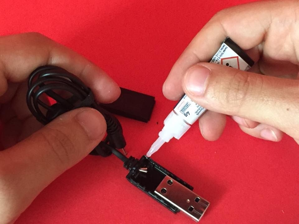 Hide Data in Plain Sight: a USB Drive Inside a Charger Cable