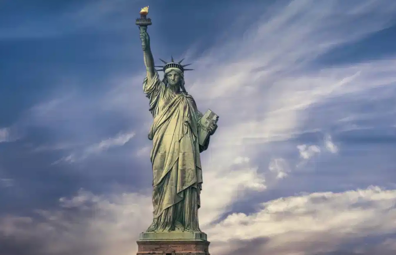 Исчезновение статуи. Statue of Liberty. Кремниевая Долина статуя свободы. Статуя вдаль. 納 статуя.