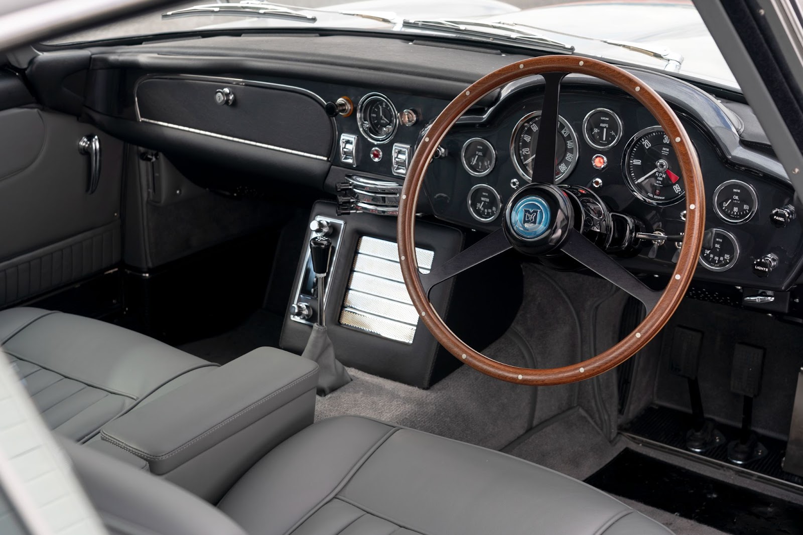 Aston Martin DB5 Goldfinger Continuation Series