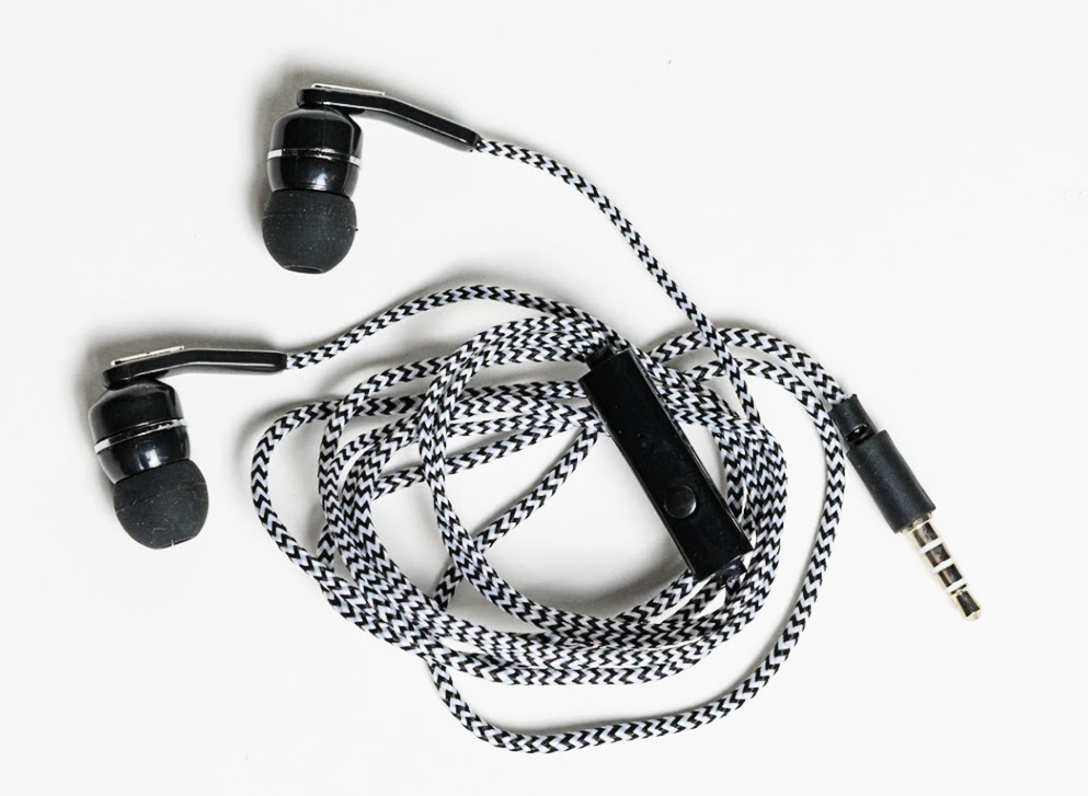 Earbuds with cotton braid
