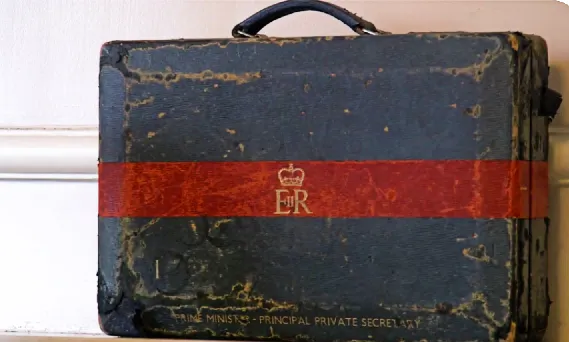 Spy Secrets: What’s inside Buckingham Palace’s Royal Red Boxes?