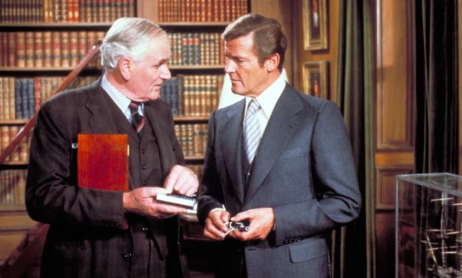 Desmond Llewelyn as 'Q' with 007 Roger Moore