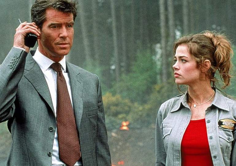 Pierce Brosnan as 007 with co-star Denise Richards in The World is Not Enough