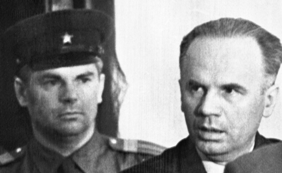 A photo of Russian spy Oleg Penkovsky seen with a guard