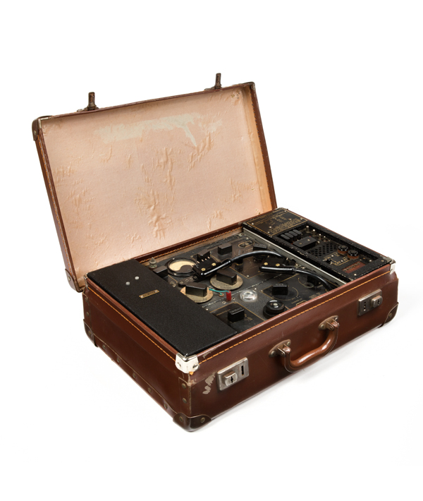 Hidden in a suitcase, this portable radio station was used by the British intelligence services in WWII. Powered by battery, mains, or even a bicycle generator, it was used in the field to exchange coded messages with spymasters back in London. 