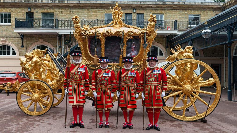 Royal State Coach and Yeoman bodyguards