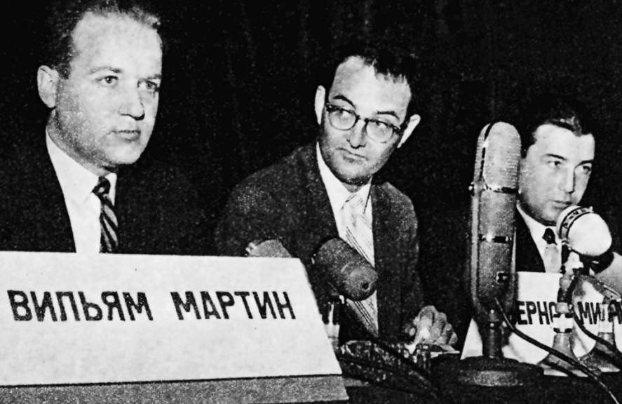 Martin and Mitchell (in glasses) address a crowd of 200 at the Moscow ‘House of Journalists’